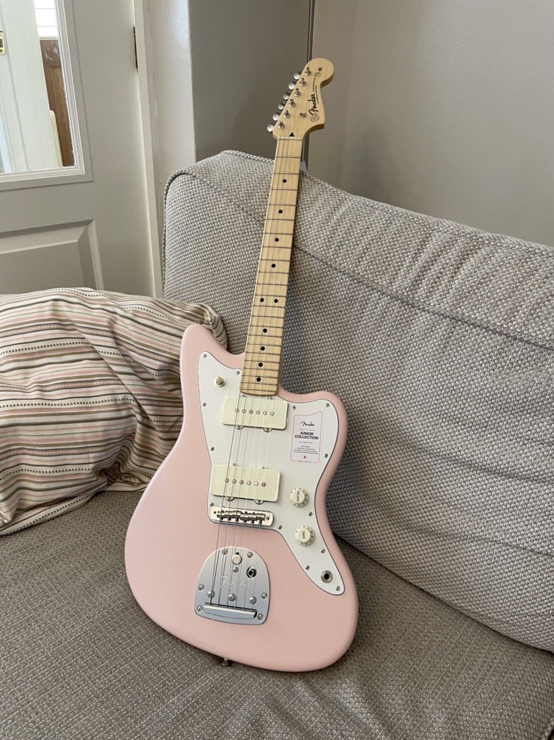 Fender Japan Junior Series 24” Scale Jazzmaster Page 2