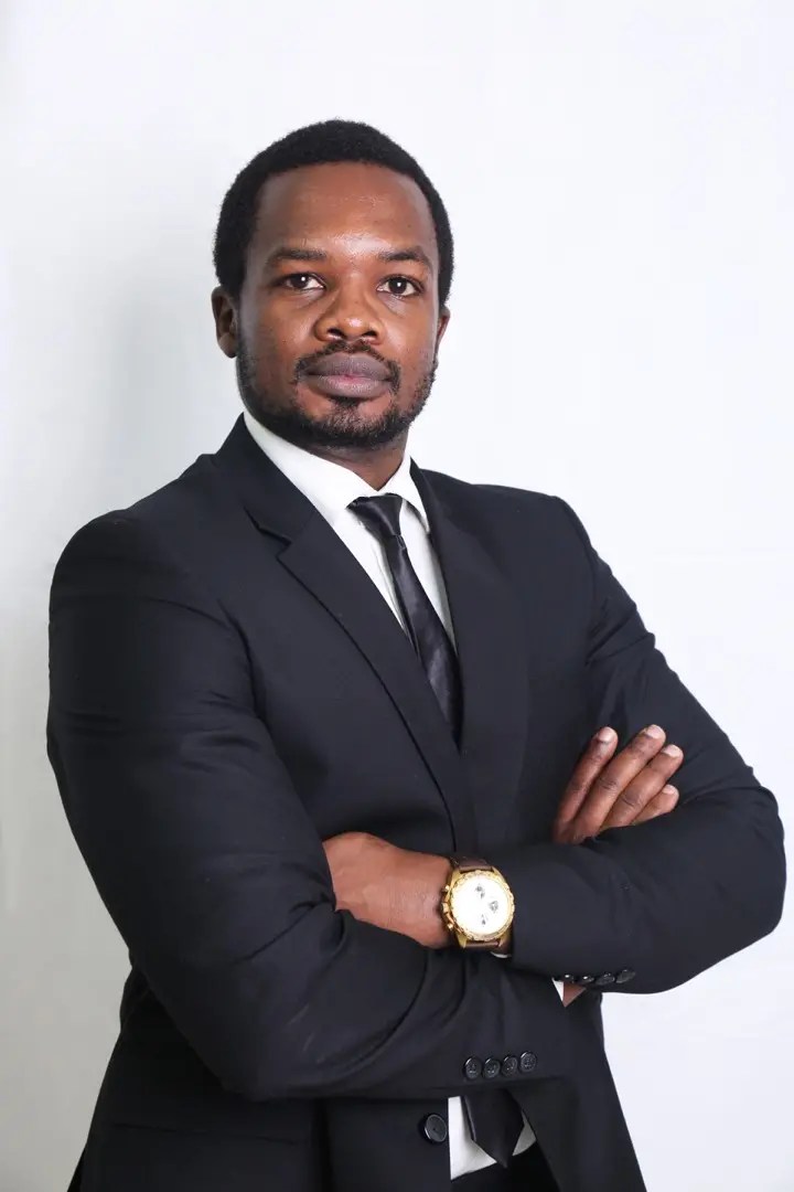 Executive headshots Achuoth Deng