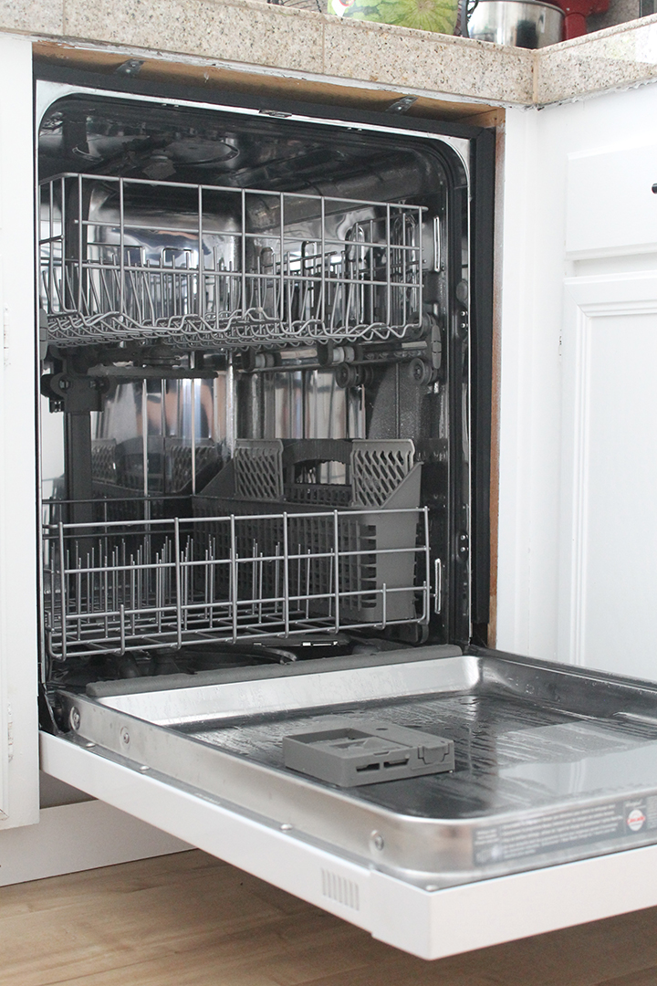 How to Clean a Dishwasher