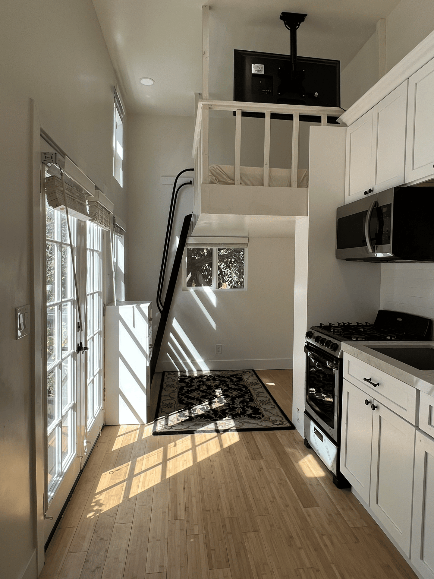 Cozy Poolside Studio Hideaway in Valley Village