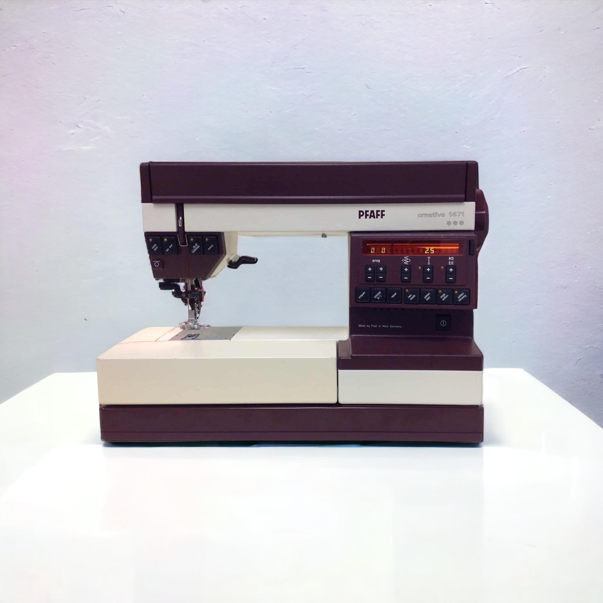 Pfaff Creative 1471 Computerized Sewing Machine FOR SALE