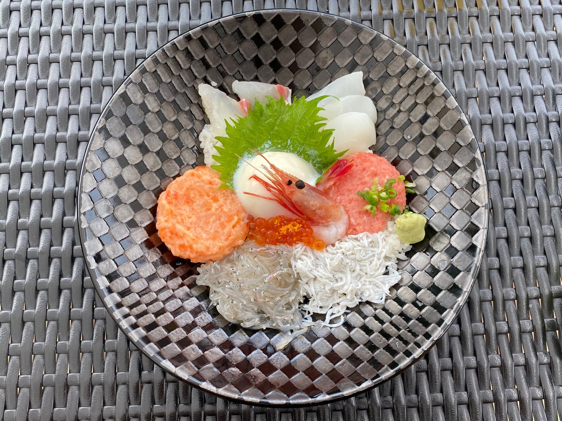 魚華のテラス席で名物生シラス丼【片瀬江ノ島】 アラフォー女子のおひとり様グルメ旅