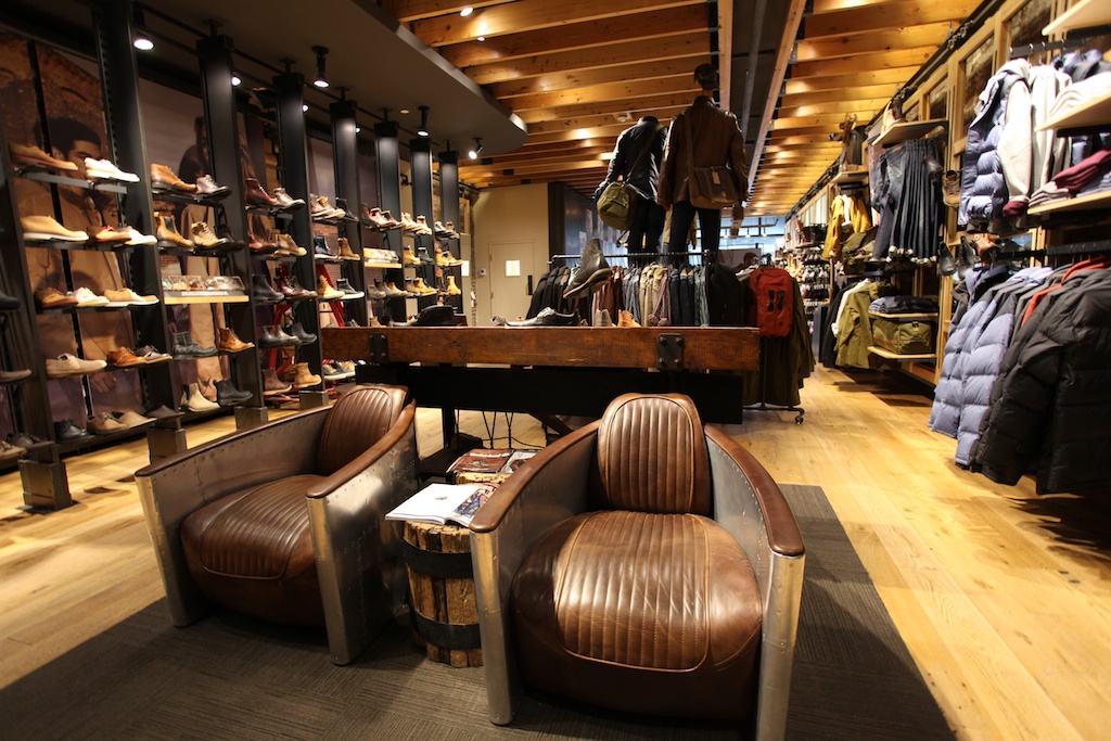 Shopping New York Timberland SoHo. A Continuous Lean.
