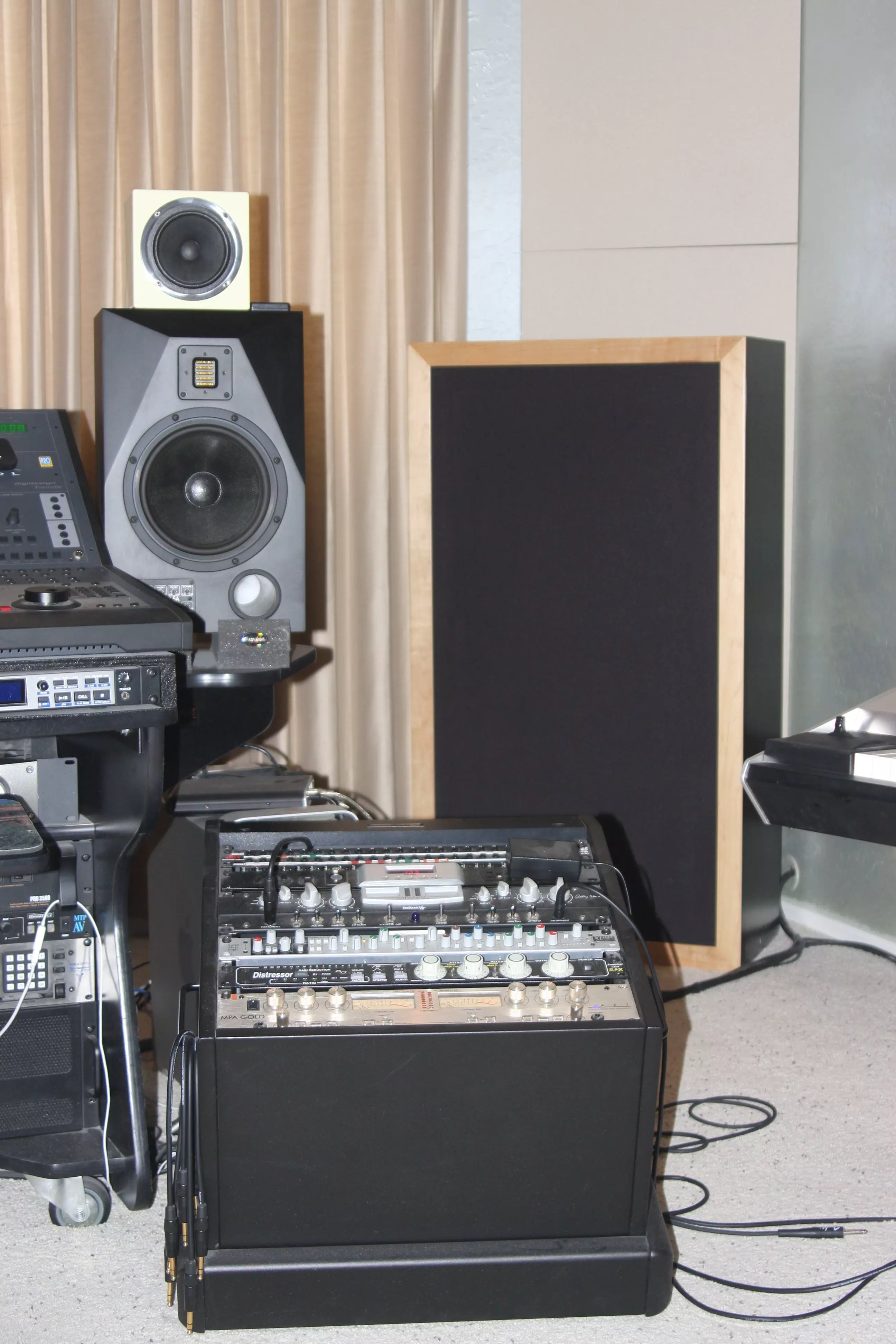 Helmholtz Resonator Bass Trap Design