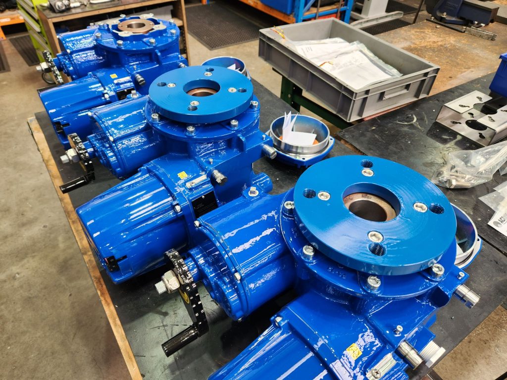 LIMITORQUE QX mounted to BUTTERFLY VALVES Acrodyne