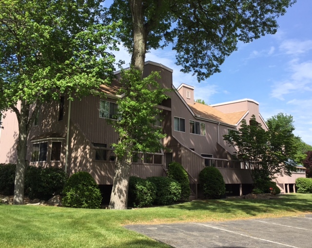 Sunwood Condominiums in Shelton (Huntington) CT