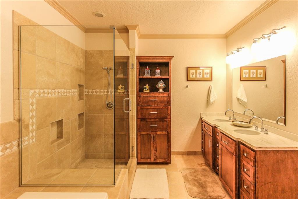 Very well maintained home in West Norman. 4701 Fountain