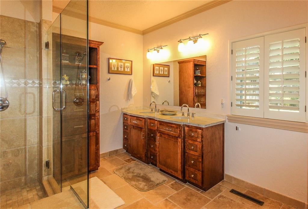 Very well maintained home in West Norman. 4701 Fountain