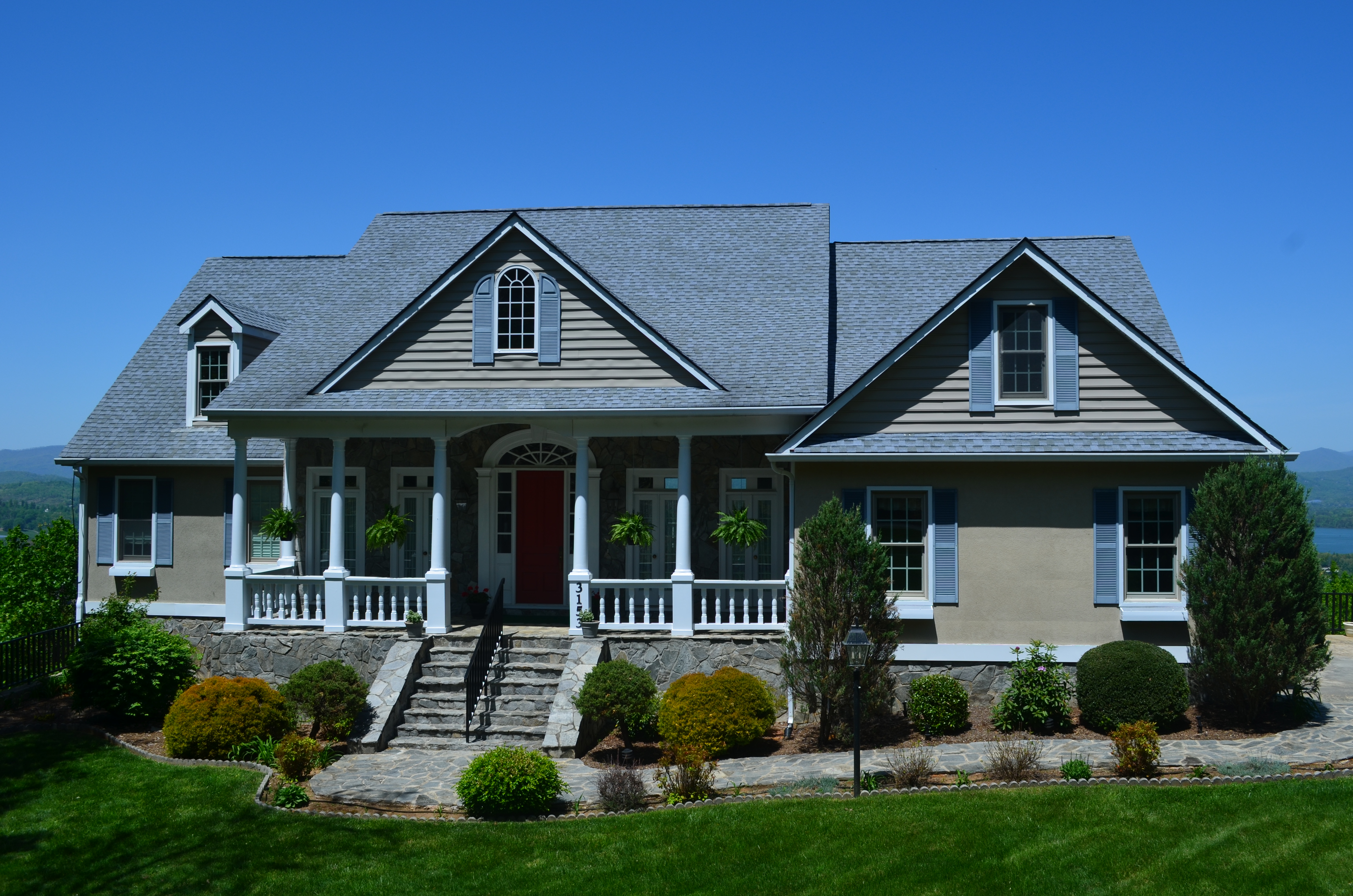 Home For Sale in Hiawassee GA 3153 Blue Ridge Trail 4BR/4.5BA