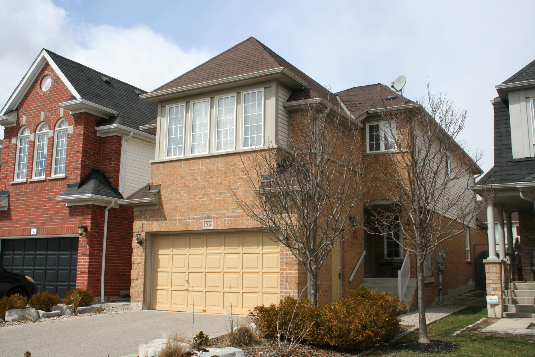 55 Shenandoah Drive in Williamsburg in Whitby! 575,00