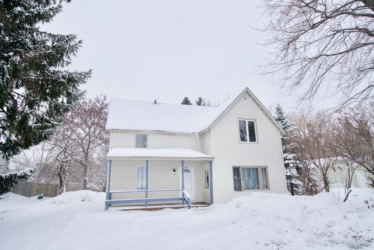 Re/Max Results Affordable 2BR/2BA Ogilvie Home