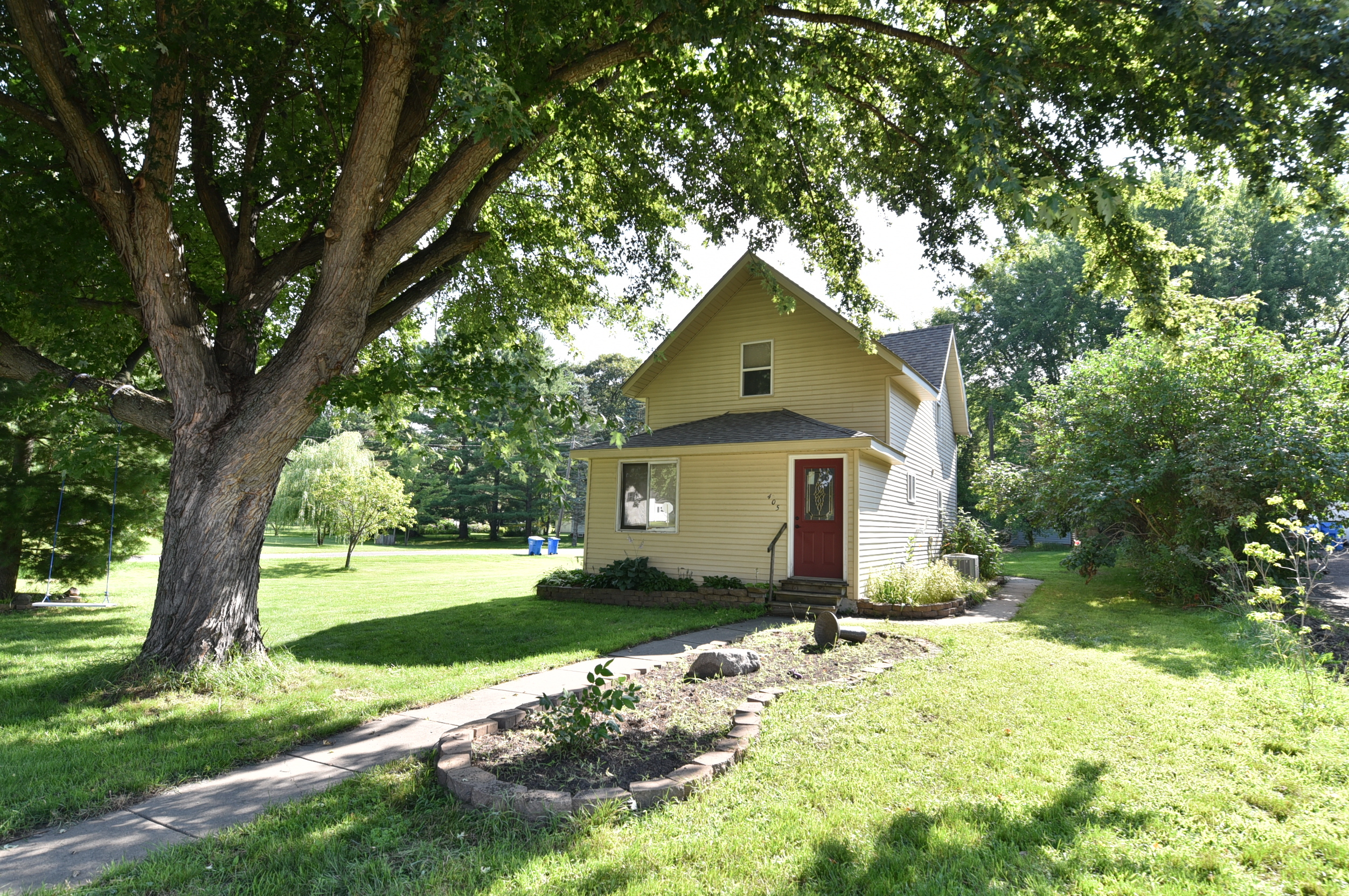 Re/Max Results Beautifully Remodeled Braham Home