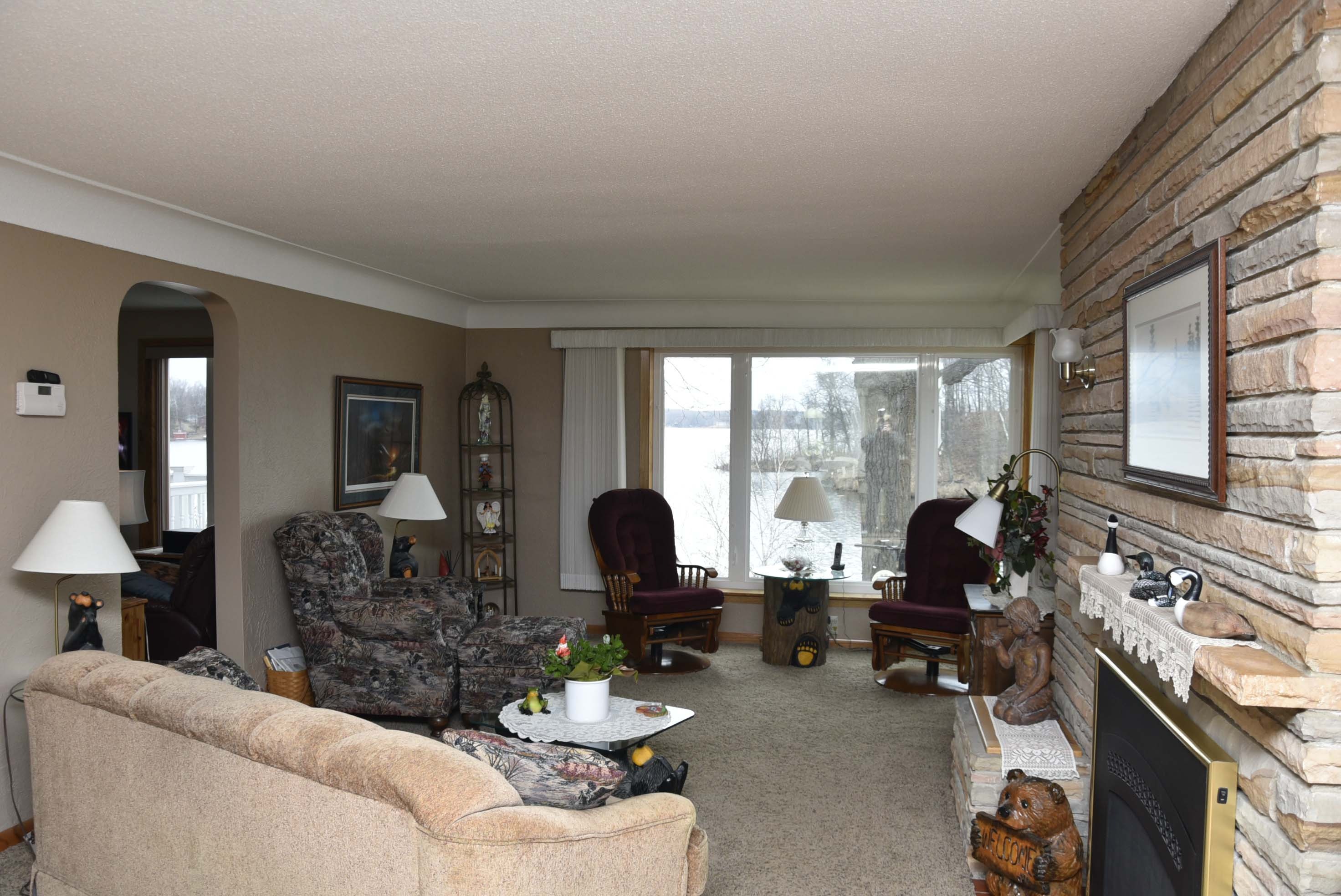 Re/Max ResultsPrice ImprovedLake Home for Sale!