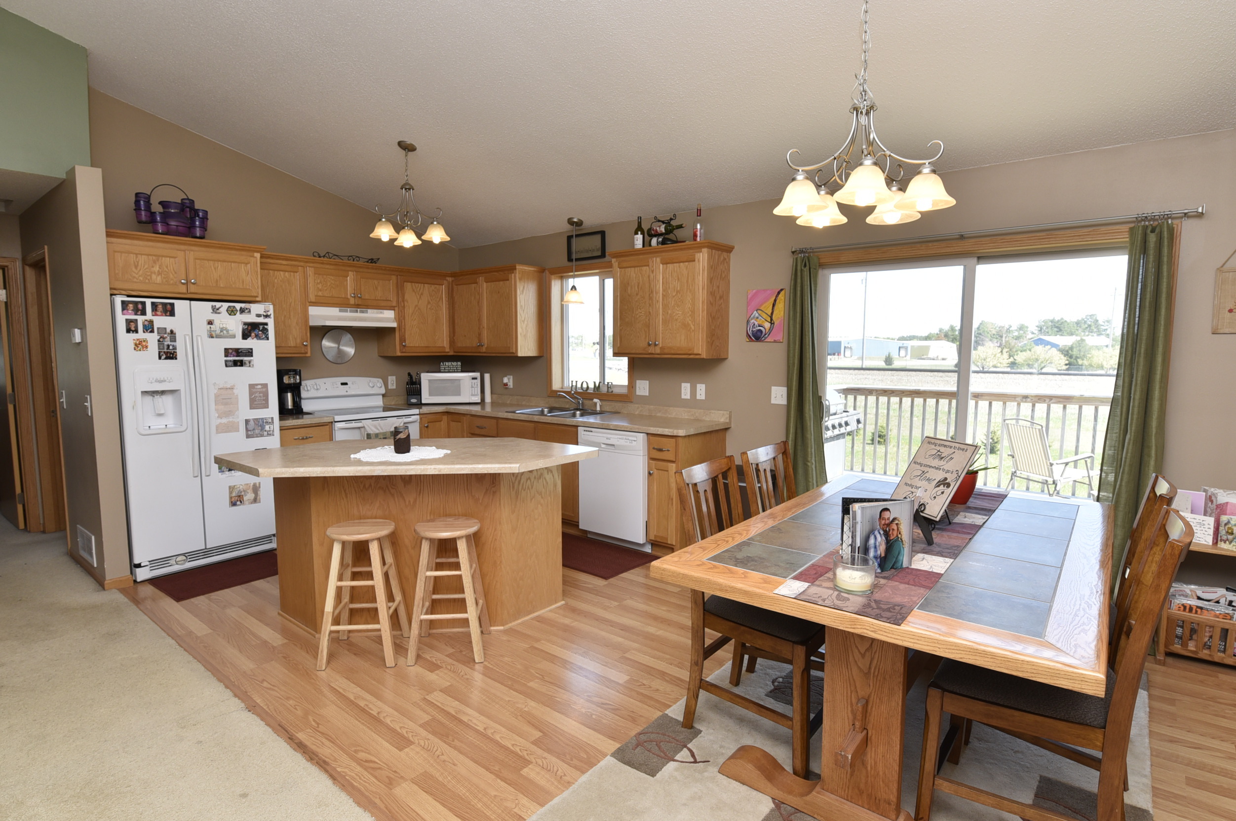 Re/Max ResultsPrice Reduced Split Entry in Rice MN!