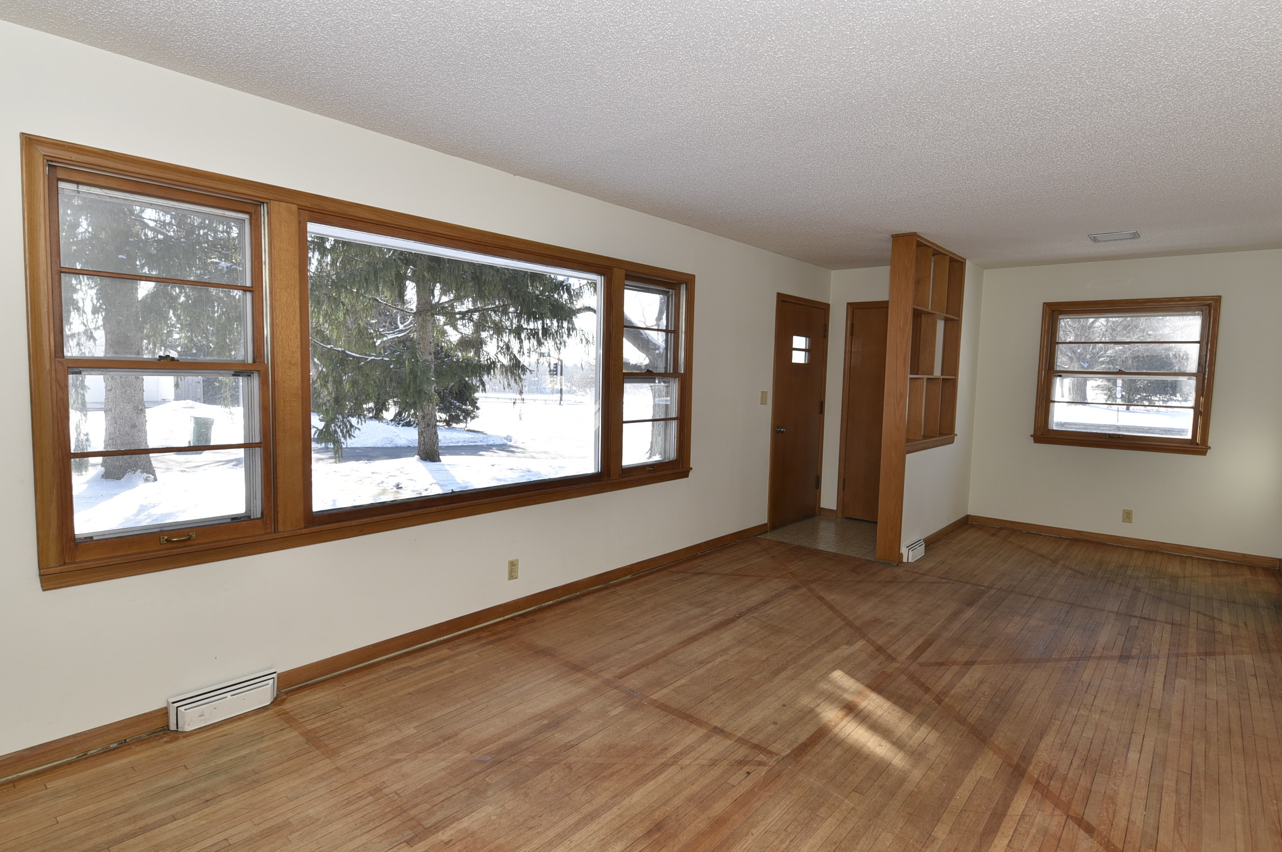 Re/Max Results Home on Large Corner Lot!