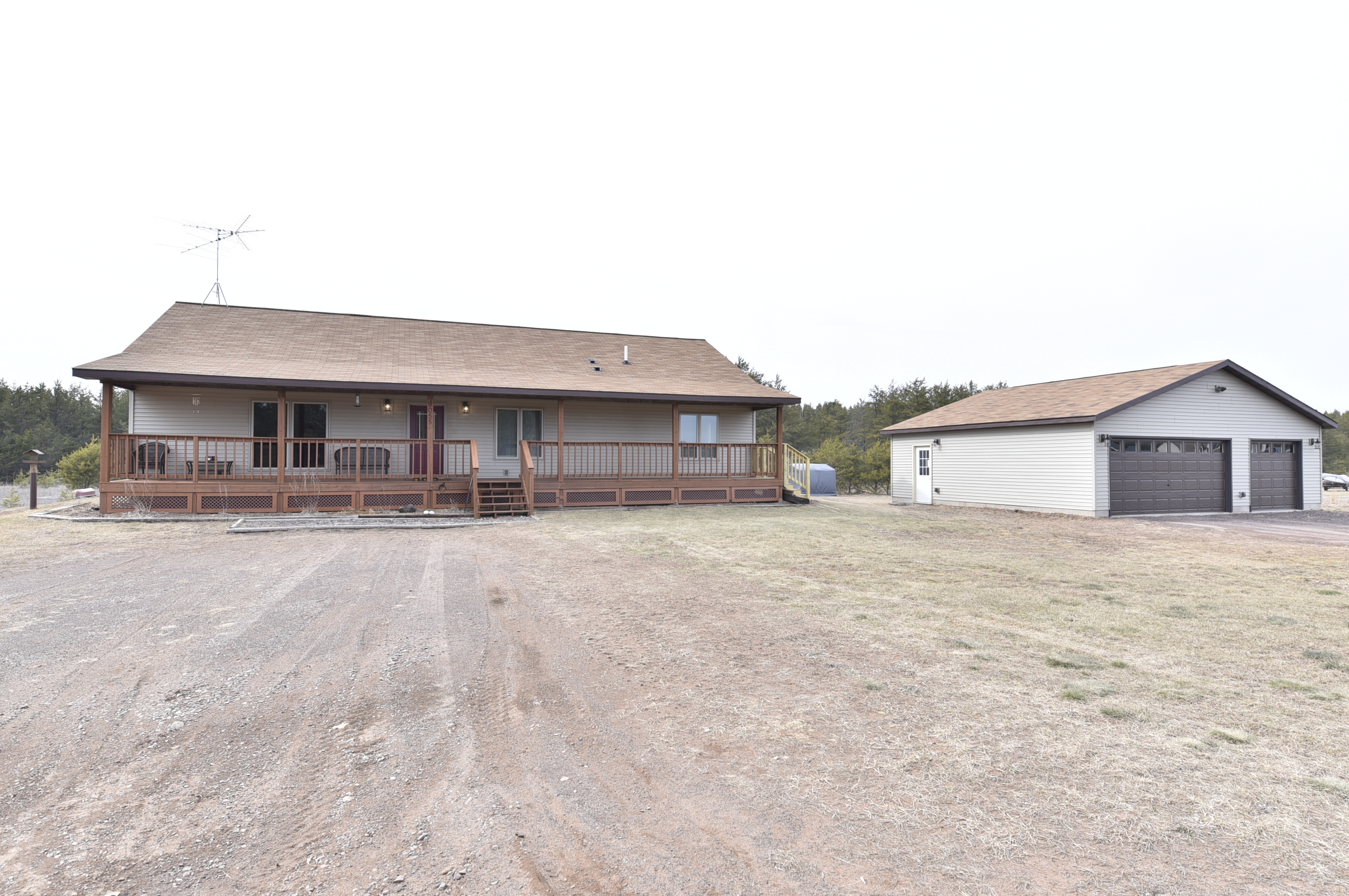 Re/Max Results 4BR/3BA Sturgeon Lake Home