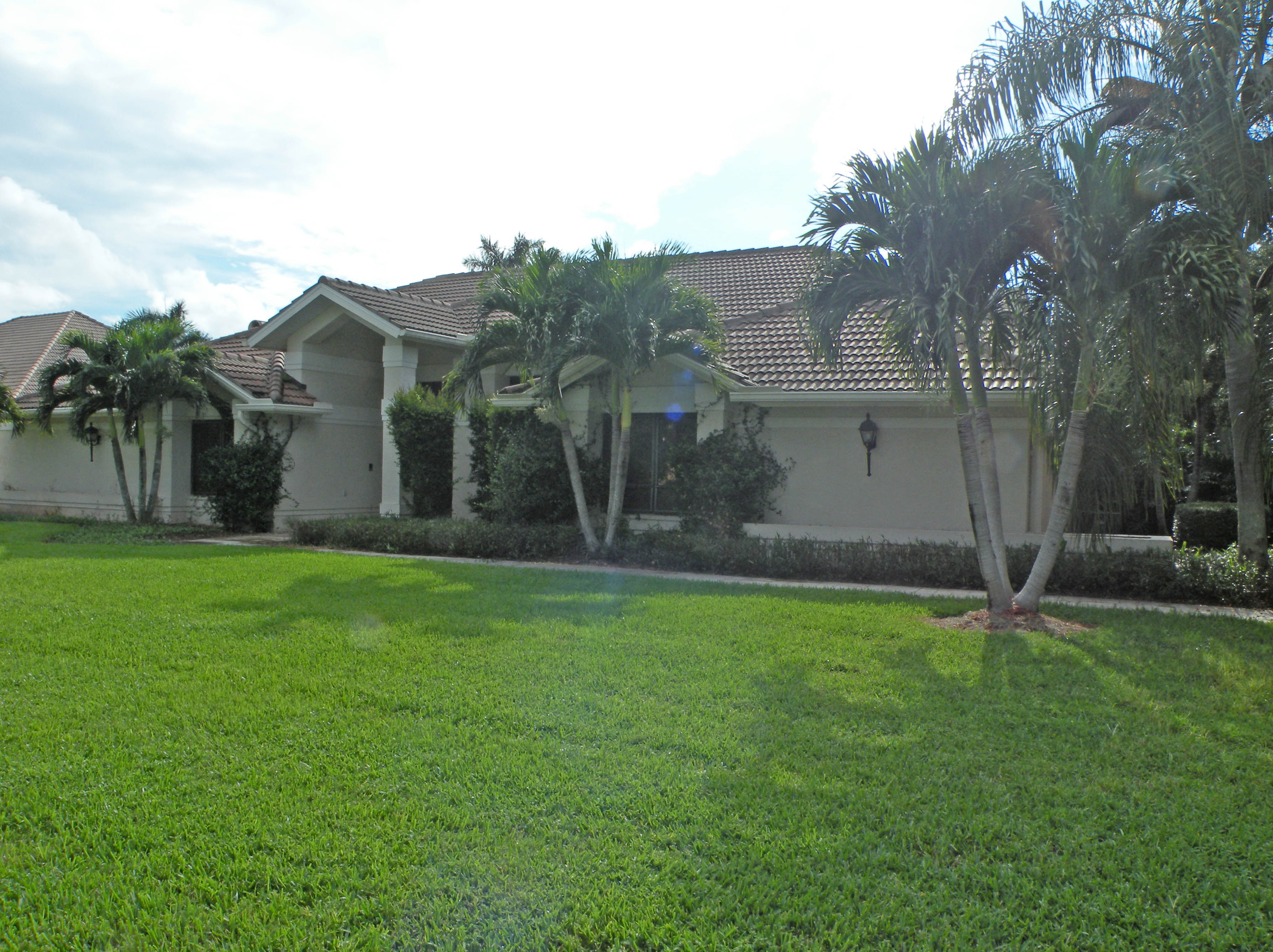 Great Price on Huge Waterfront Home in Wildcat Run