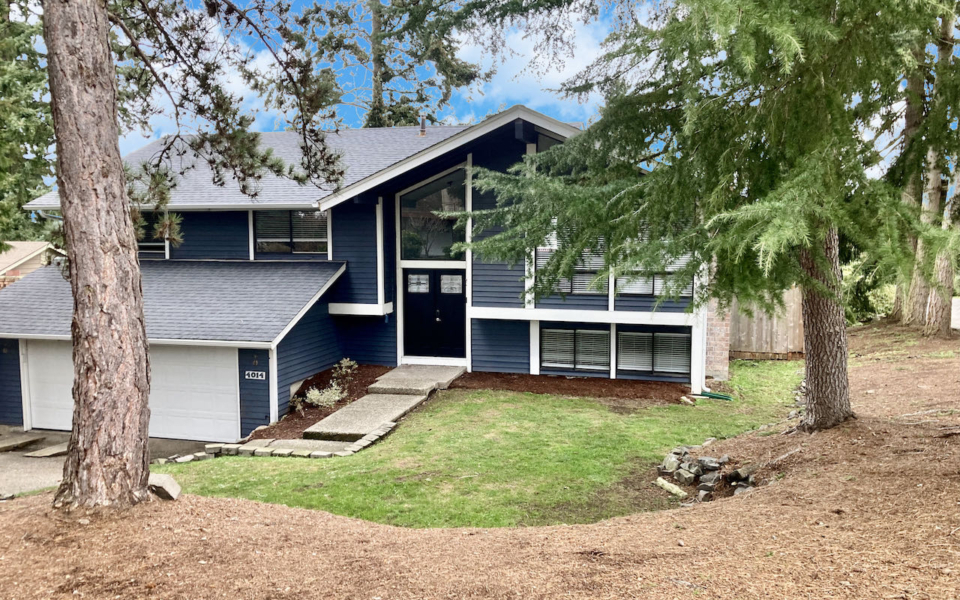 Twin Lakes community home with SMART features