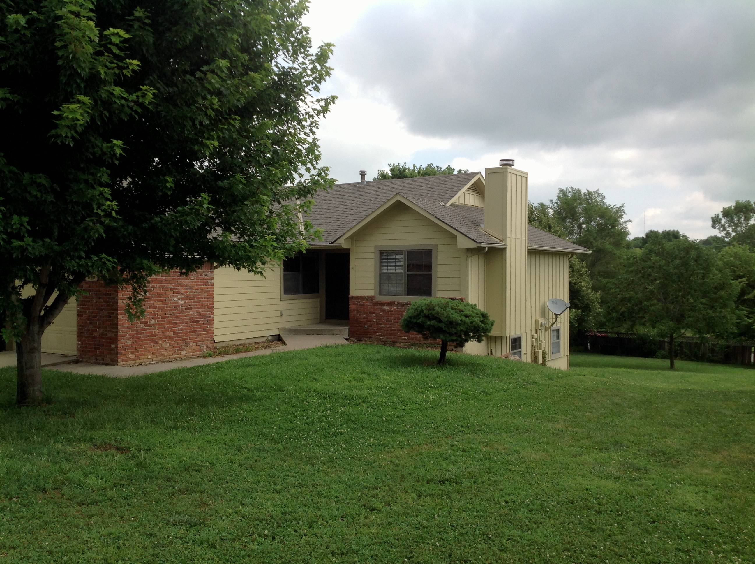 930 Alma Dr,Lawrence, KS,Homes For Sale,Fireplace,Treed