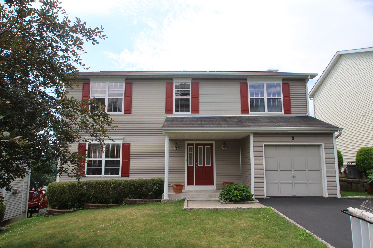 New 4BR/2.1Bth Colonial in White Plains for Sale or Ren