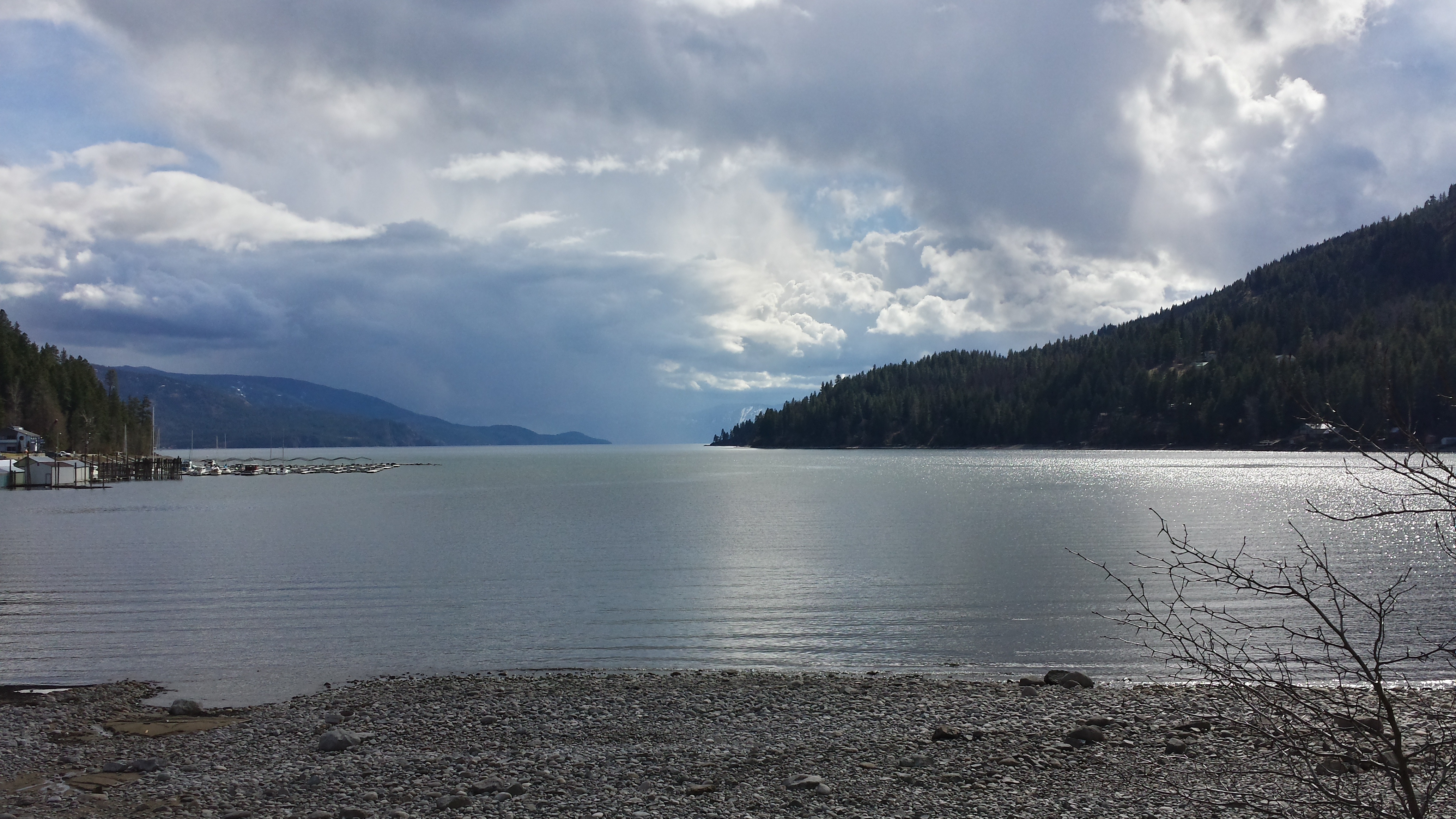 Waterfront home with 3 bedrooms 3 baths 4 sale Garfield Bay, Idaho