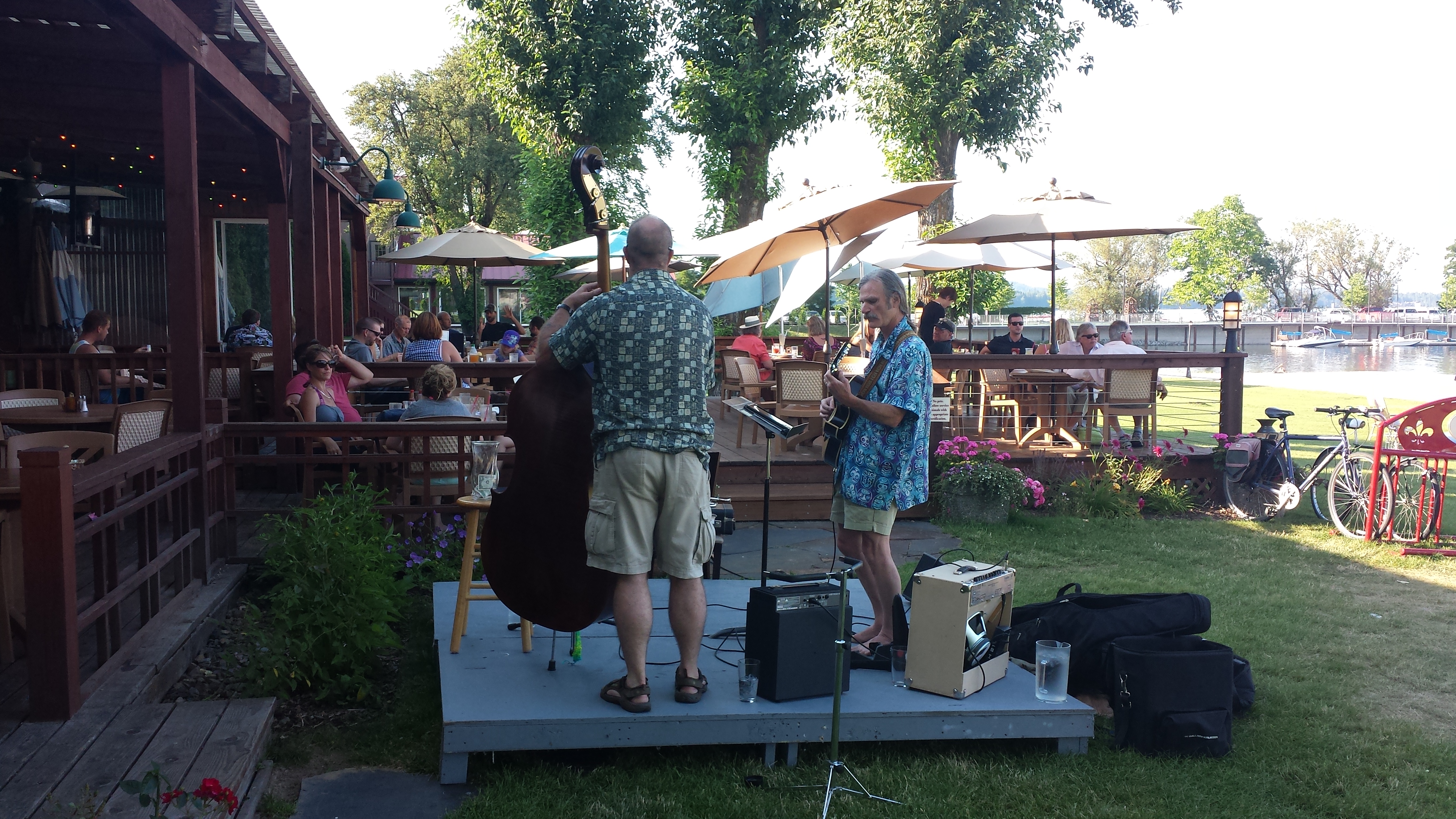 Restaurants & Coffee Shops with out door seating in Sandpoint, Idaho