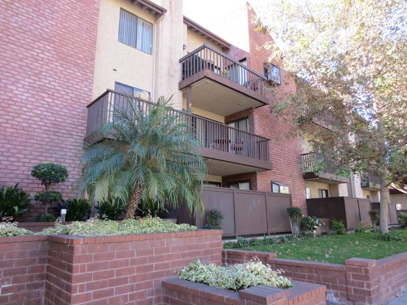 Pasadena CA Cordova Park Villas Condos at 330 Cordova S