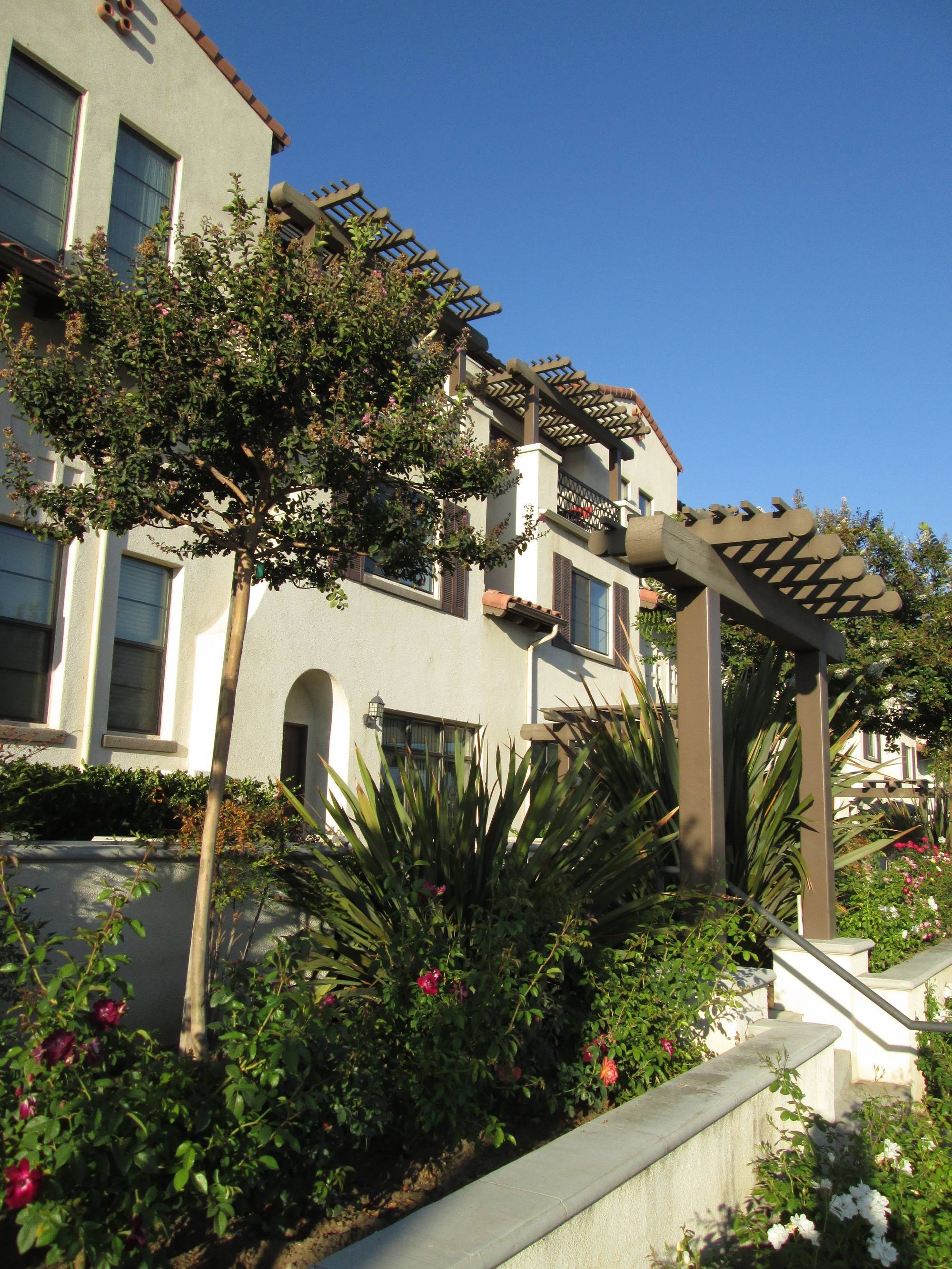Pasadena Townhomes With Garages at Huntington Courtyard