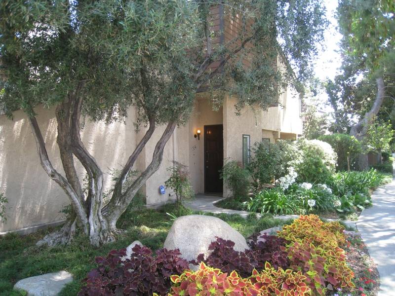 Pasadena CA Del Mar Townhomes with Attached Garages