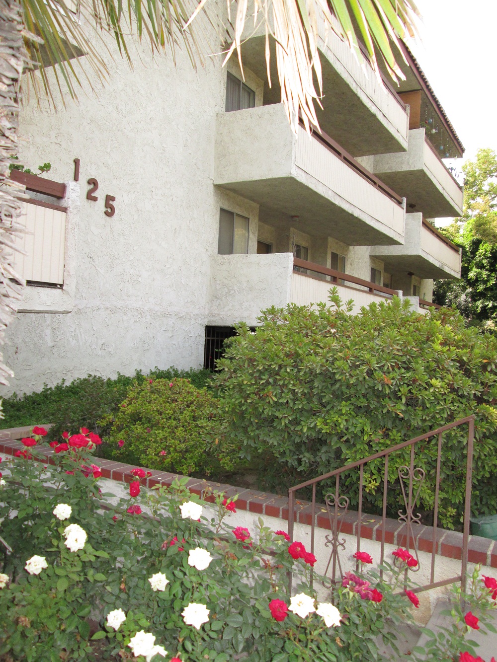 Pasadena CA Sierra Manor Affordable Condos 125 South Sierra Madre Blvd