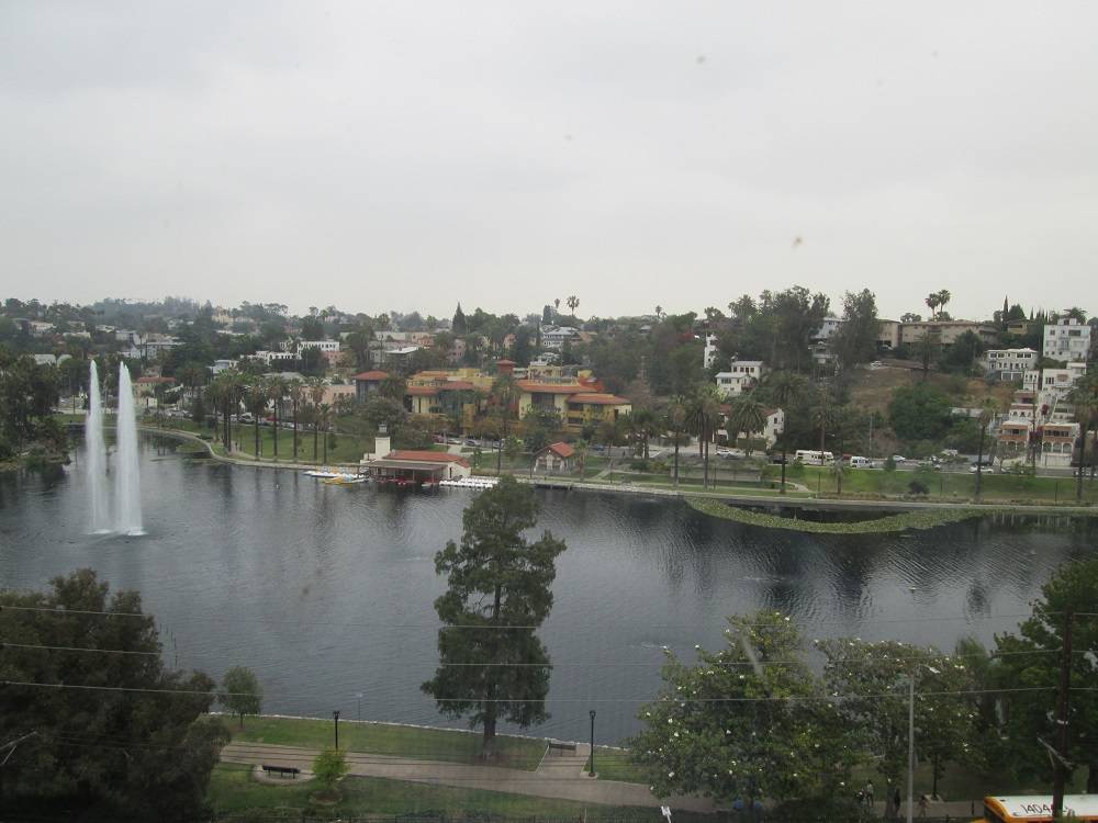 LA Calif Lago Vista Condos Make Architectural Statement