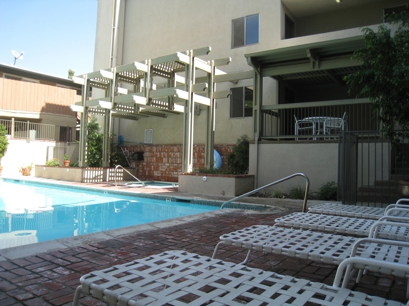 Pasadena Condo South Lake Avenue Neighborhood