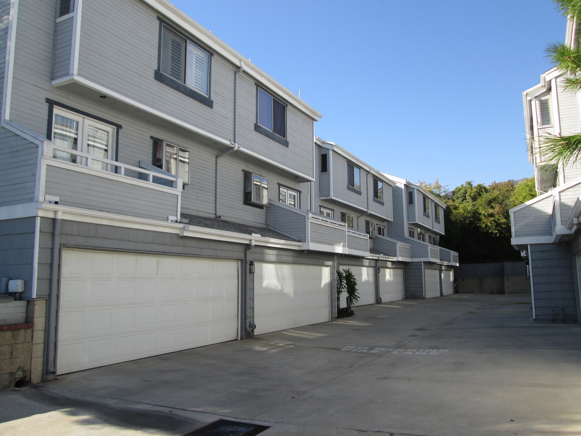 Pasadena CA Bridgewater Townhomes on Washington Blvd for Sale