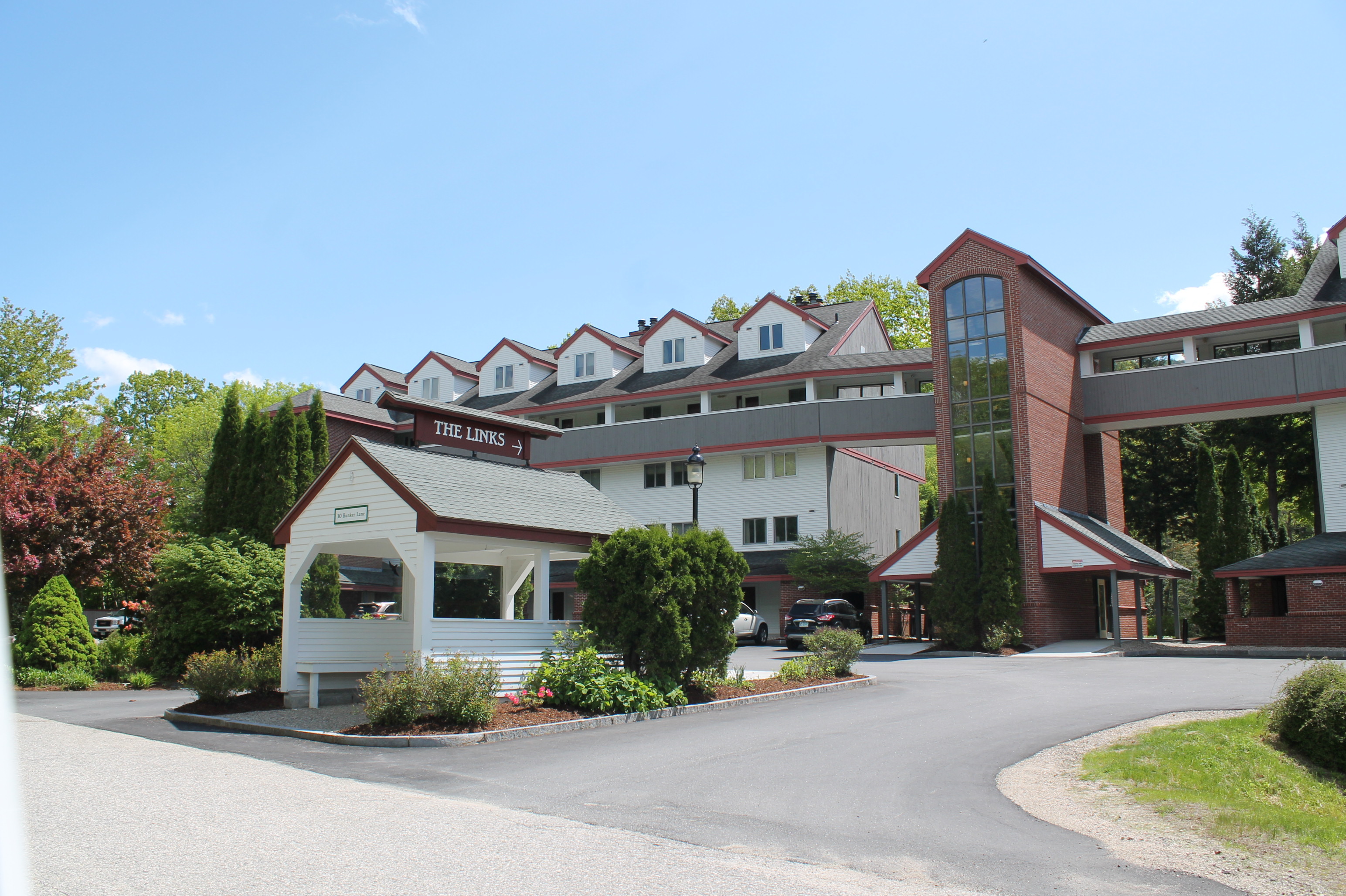 Loon mountain Waterfront and ski back condo location
