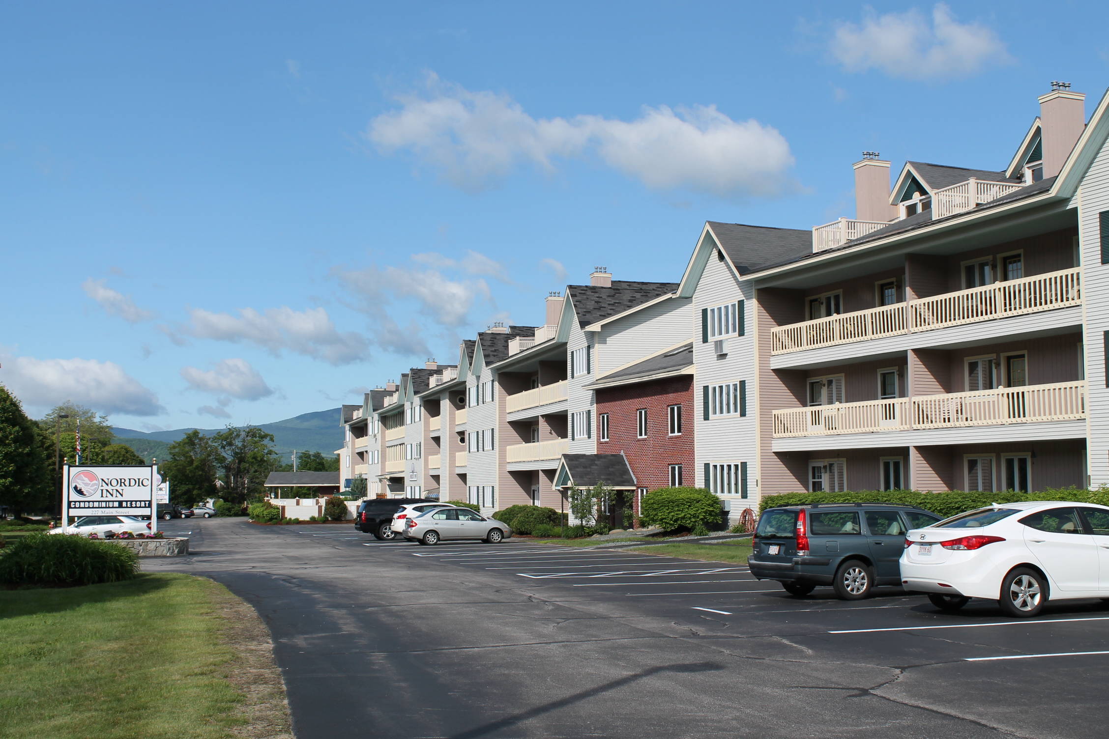 White mountain vacation condo with onsite rental