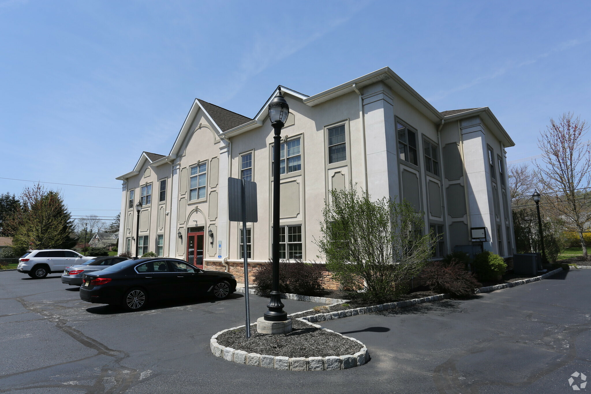 Well maintained 2story 6,000SF Office Building For Sal