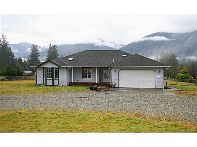 to the Mountains! Over 2200 sq ft Home