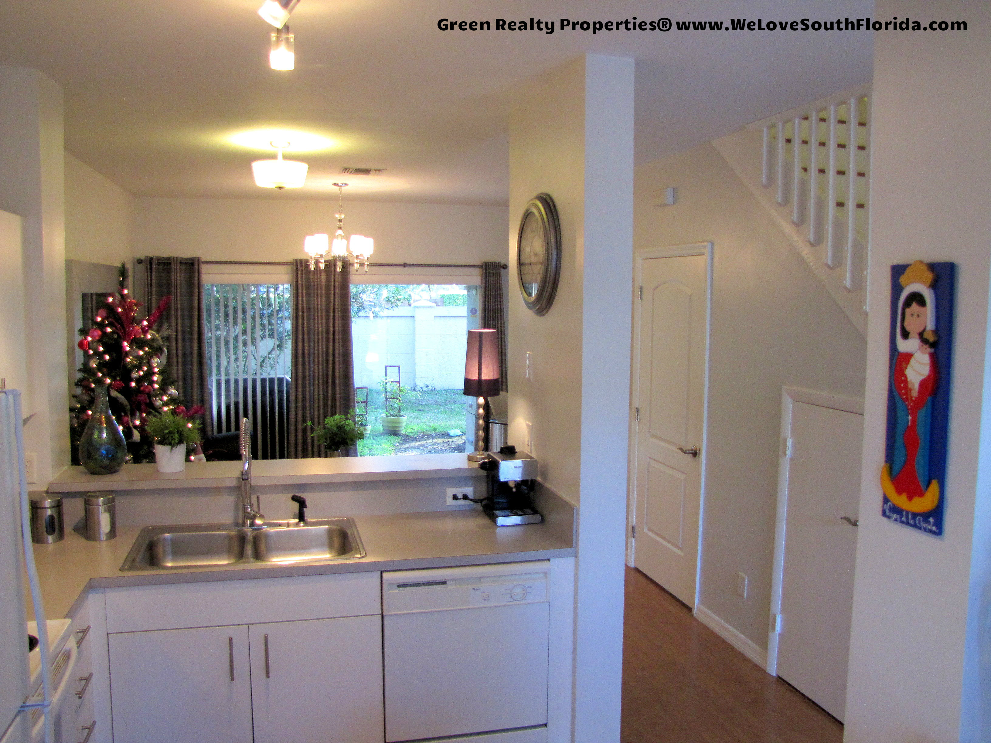 New Listing Pelican Pointe Townhome in Pembroke Pines For Sale