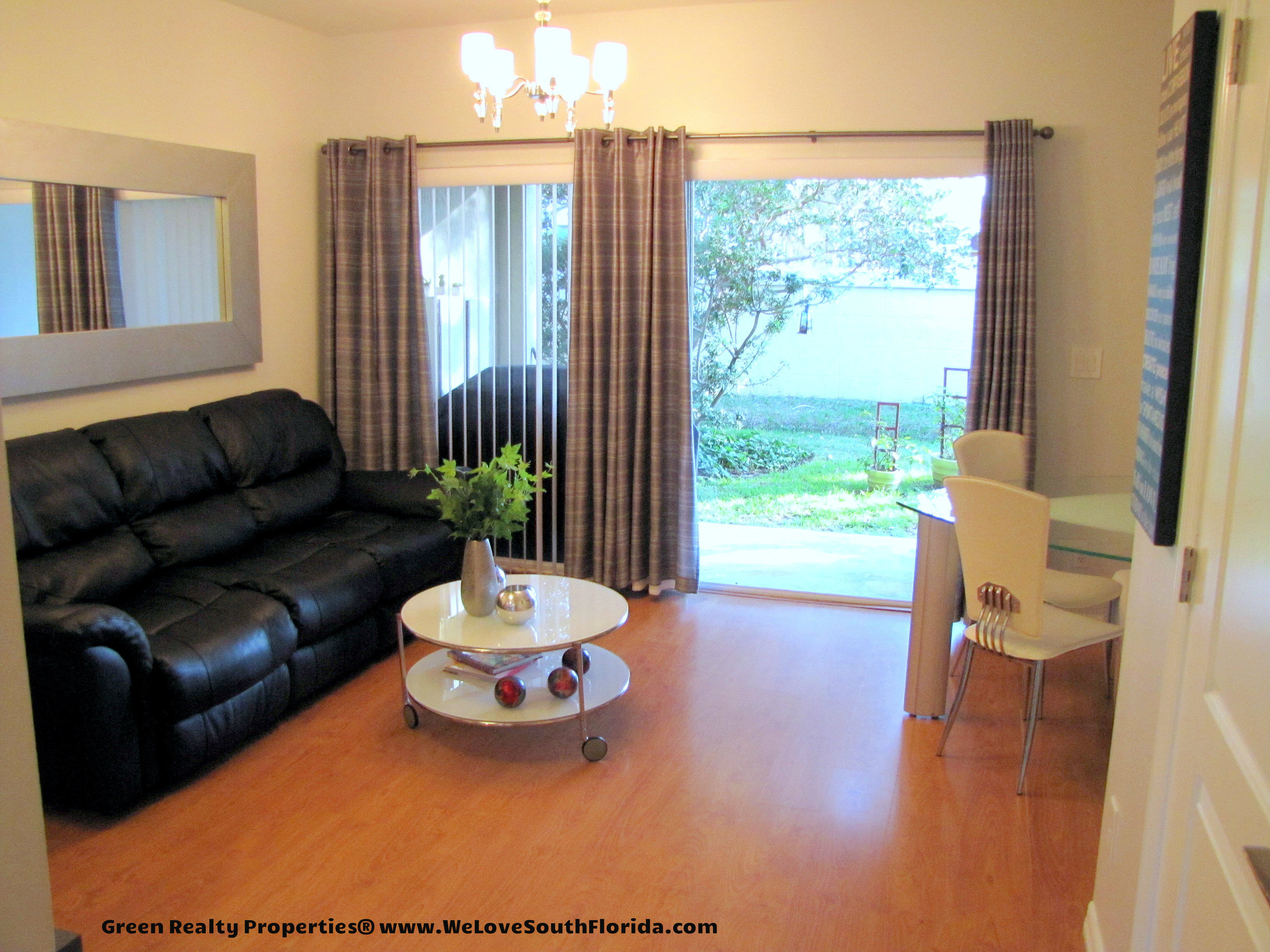 New Listing Pelican Pointe Townhome in Pembroke Pines For Sale