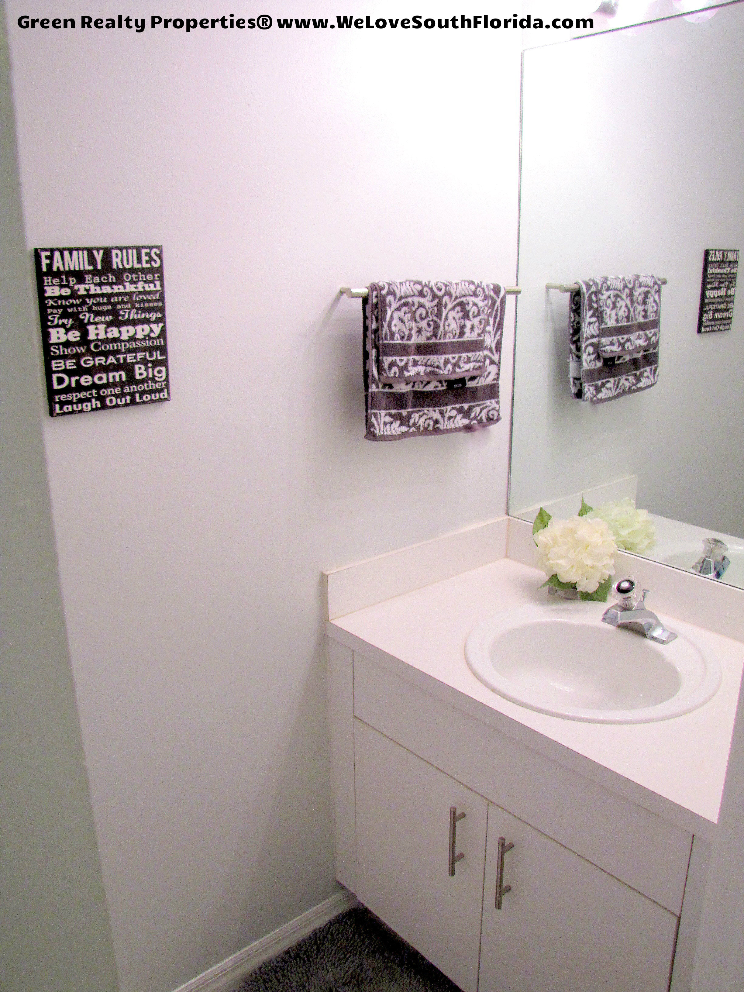 New Listing Pelican Pointe Townhome in Pembroke Pines For Sale