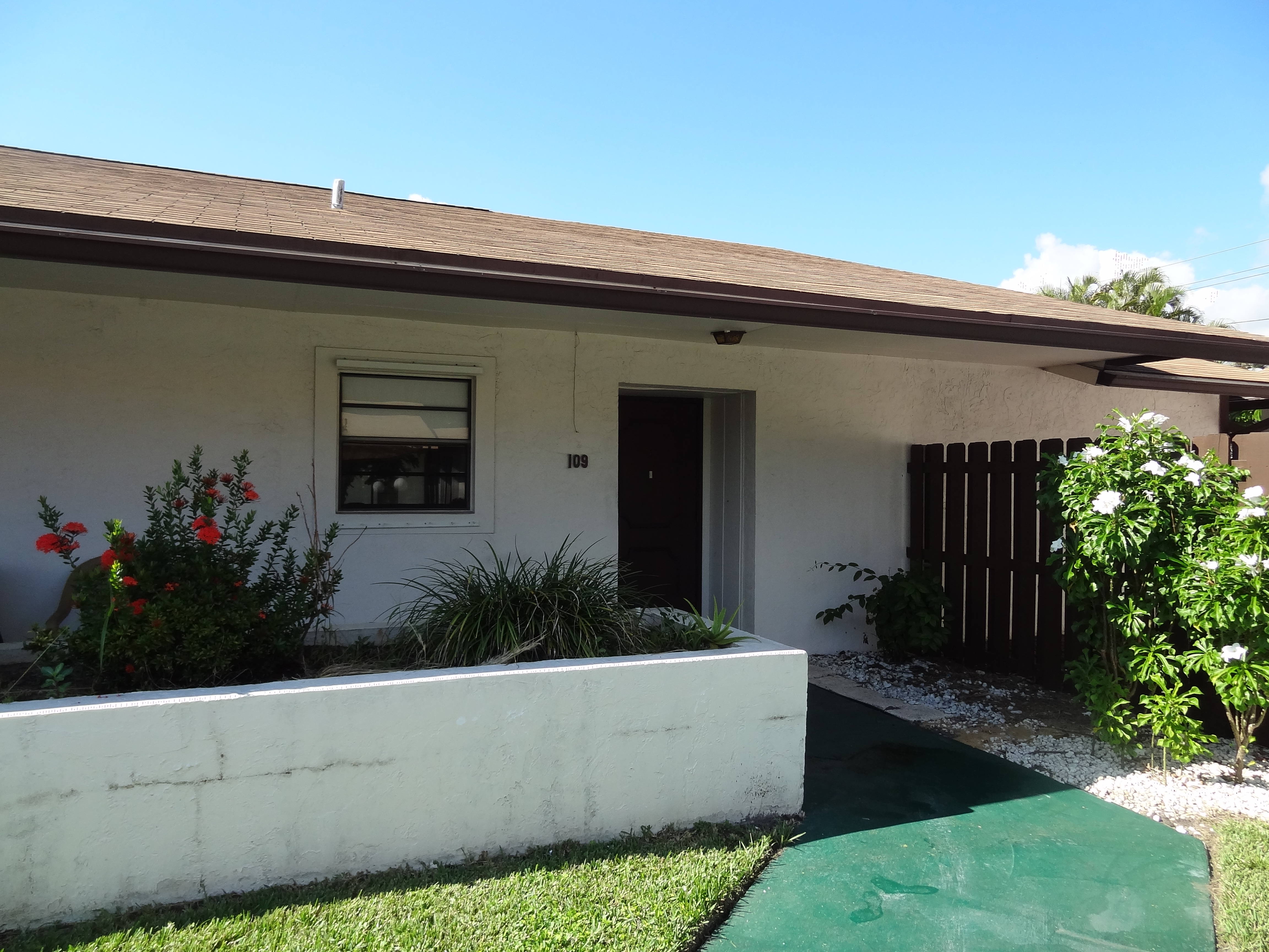 Just Sold Beautiful 2/2 Villa in Twin Lakes (end Unit)