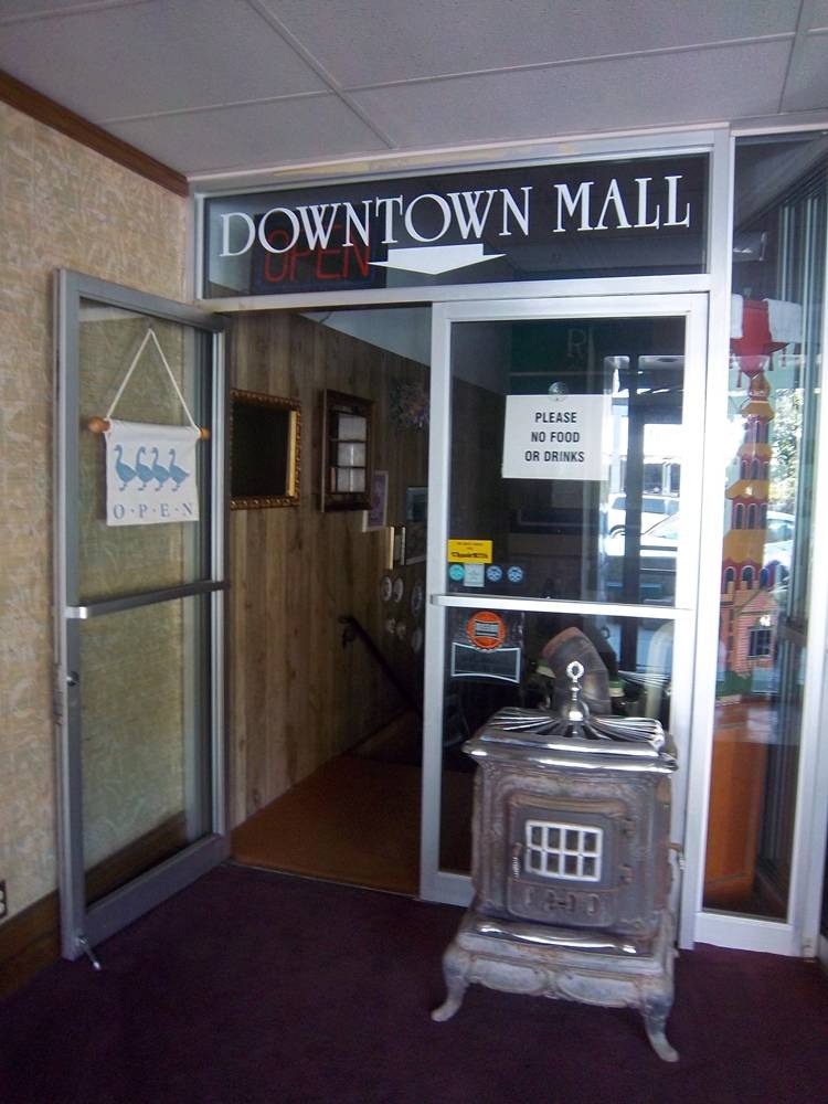 Minot's BEST Antique & Collectable Shop