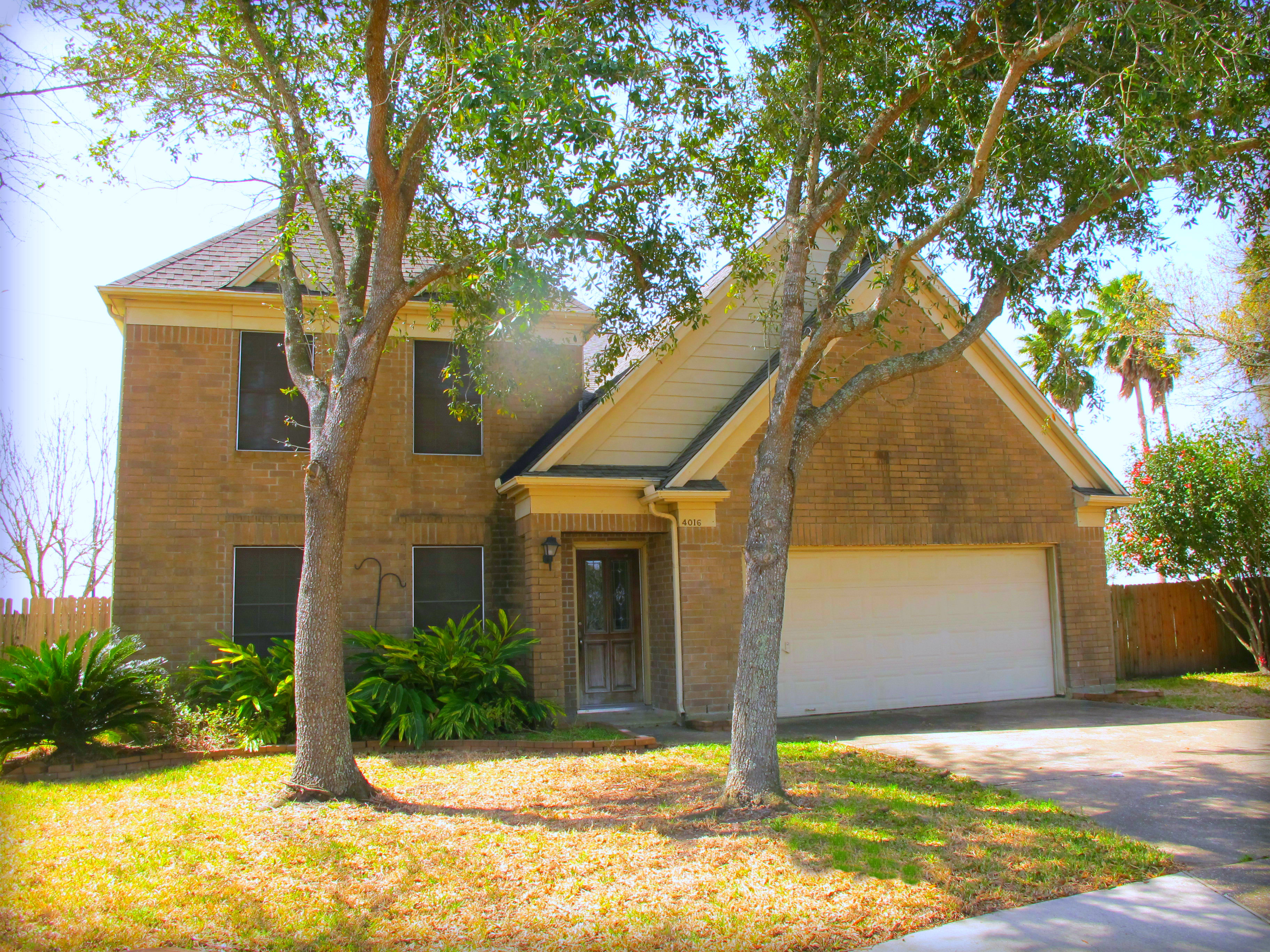Just listed in Pearland nice fourbedroom at 4016 Hazelwood Drive