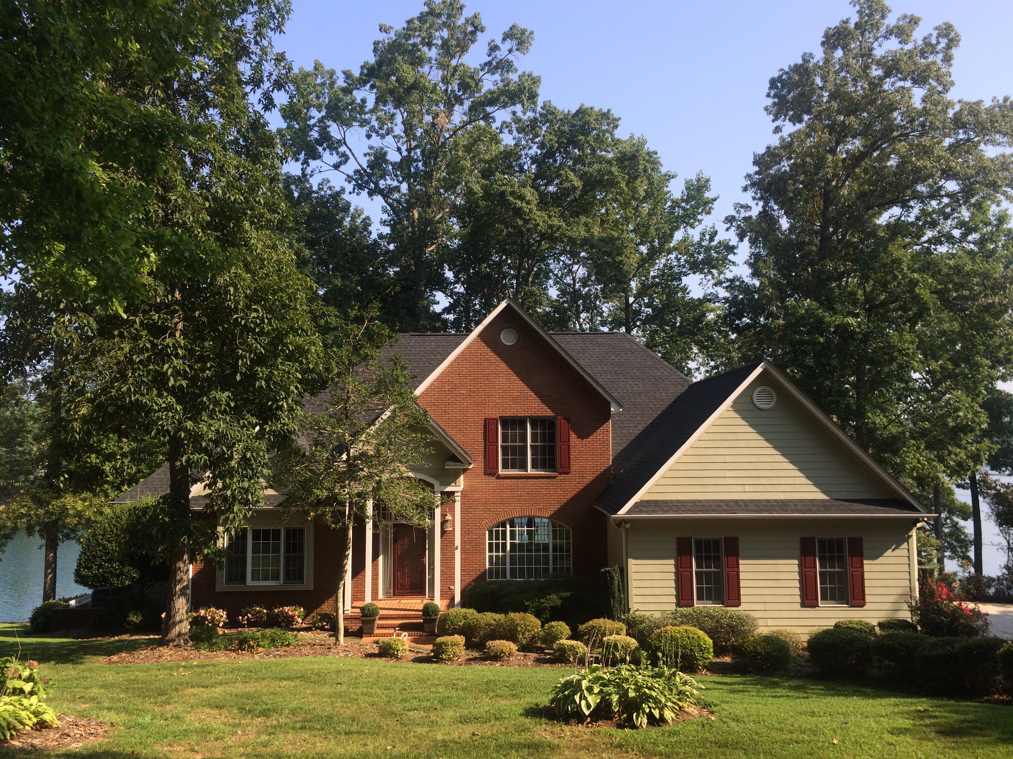 Beautiful harbor port house for sale by the lake