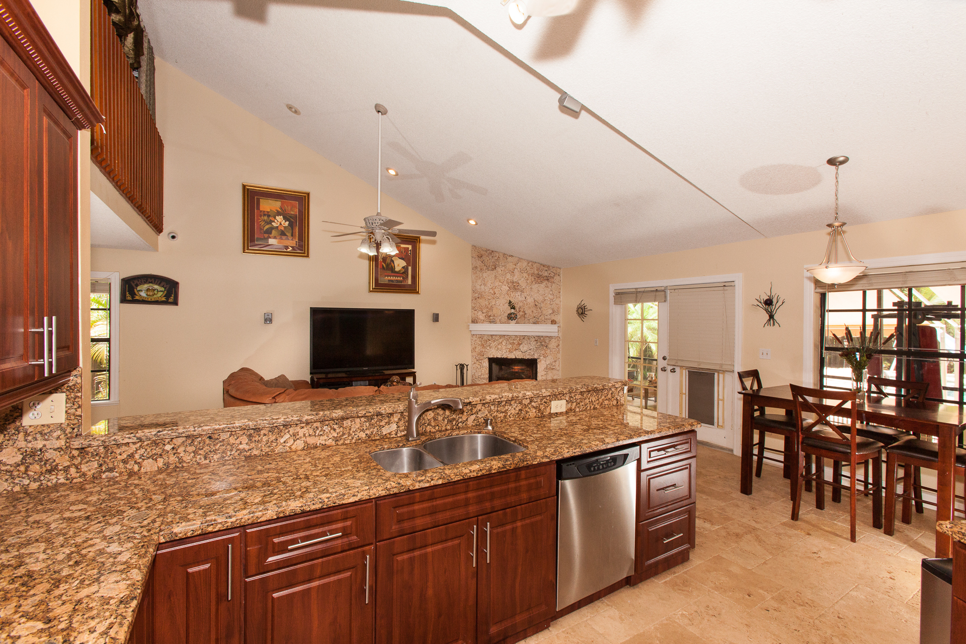 Davie, FL Entertainers Dream Home NO HOA Pool Tik