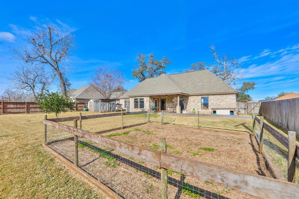 Homes for Sale in Clute 105 Widgeon Dr., Clute, TX 775