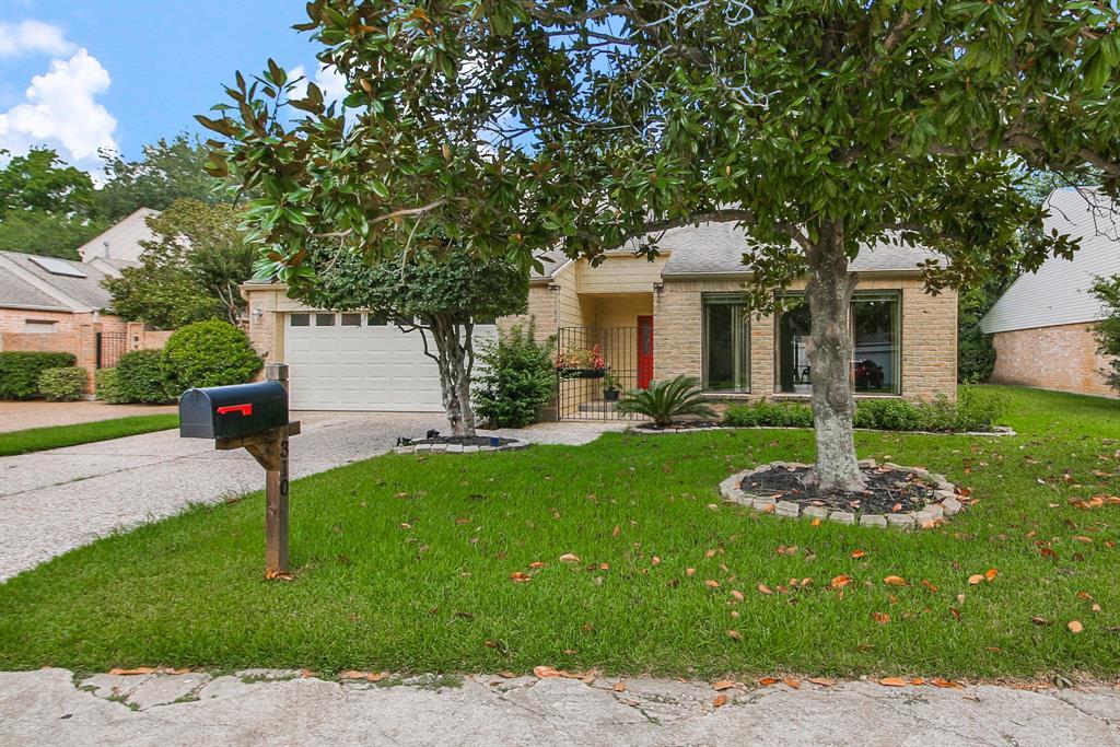 Homes for Sale in Houston 310 W Fair Harbor Ln., Houst
