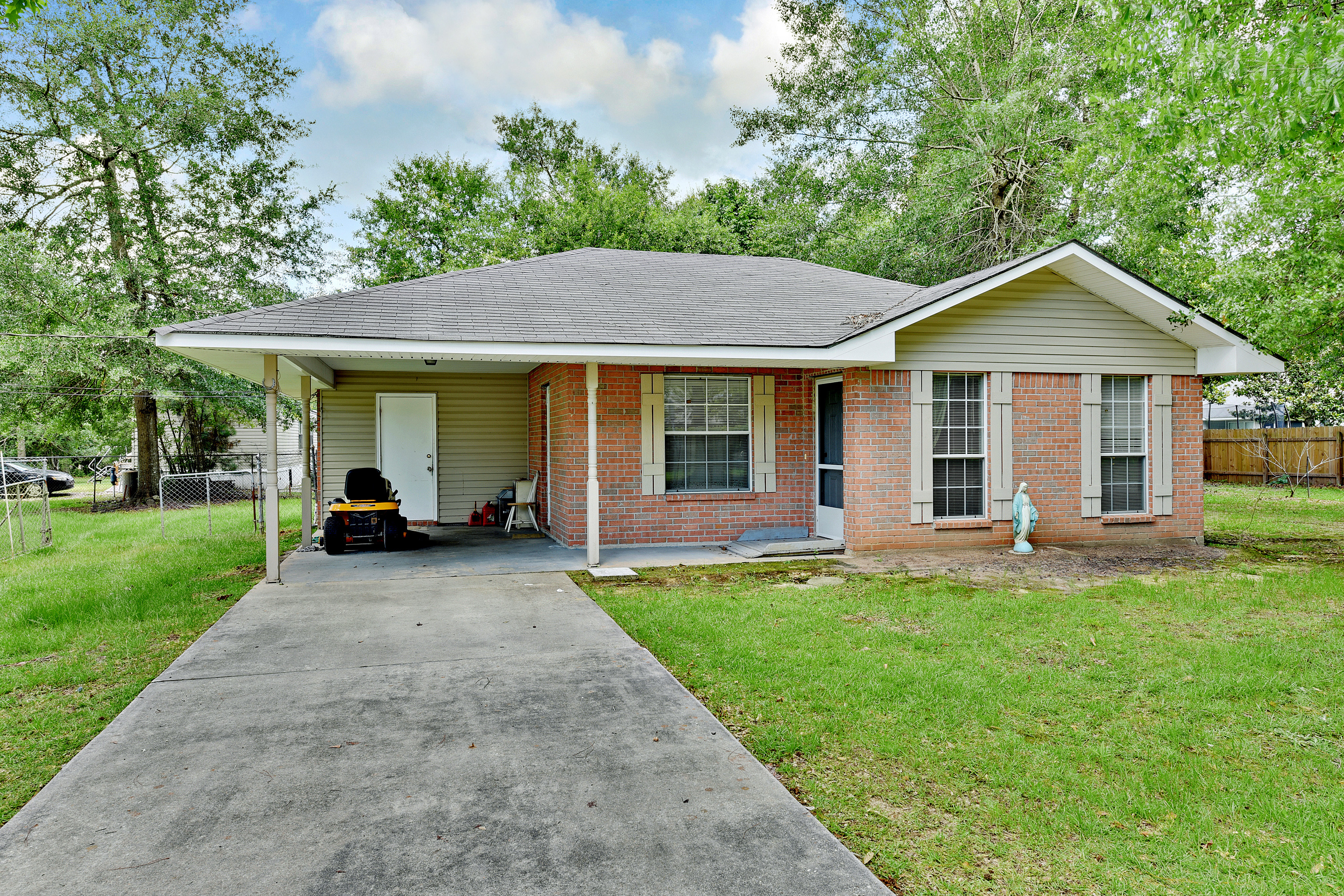 100 financing available! 28465 Isaac, LA 7044