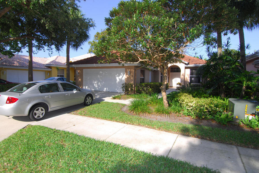 144 Hampton Circle, Jupiter, FL Listed at 364,900