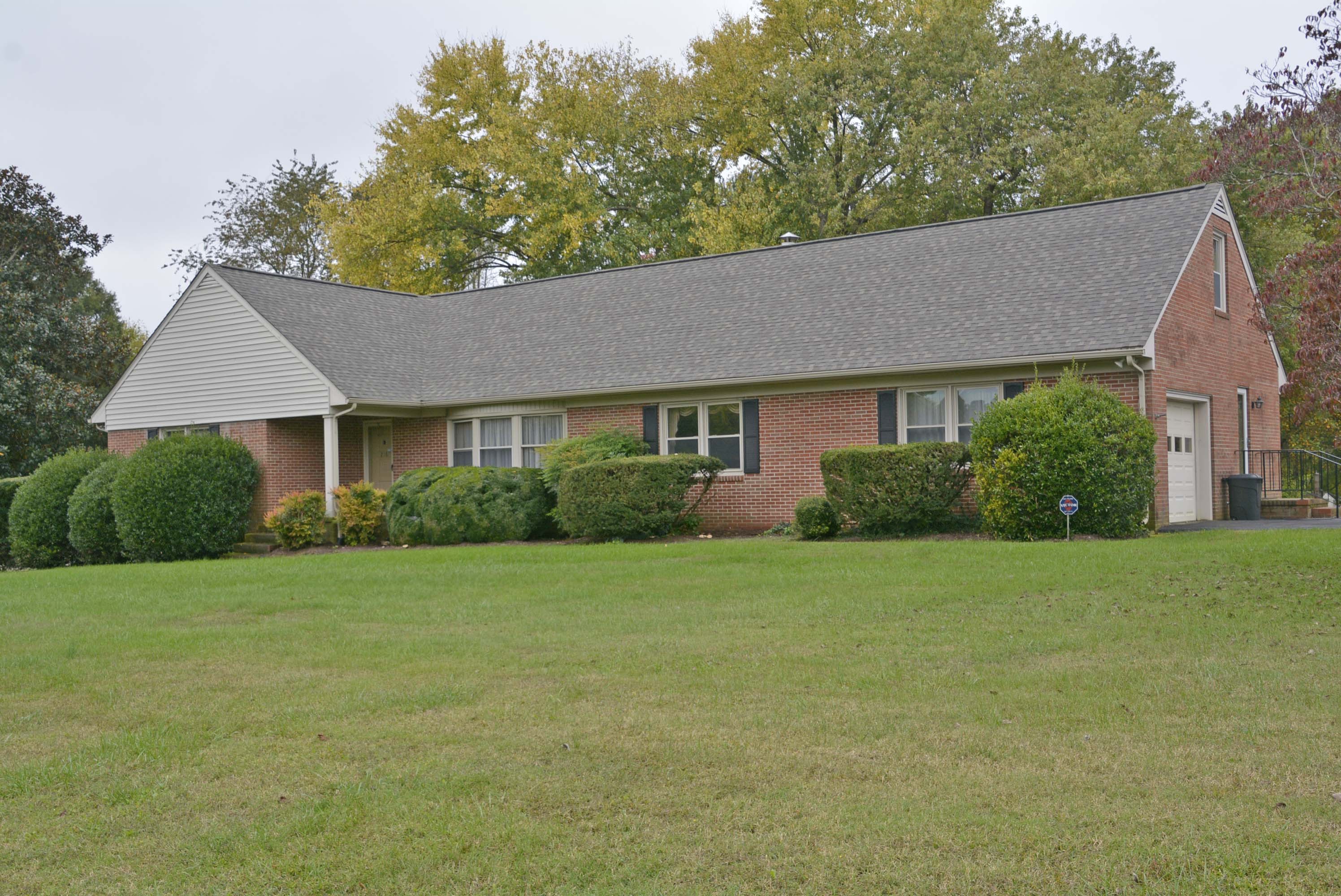 House For Sale 216 Virginia Ave Farmville, VA 23901